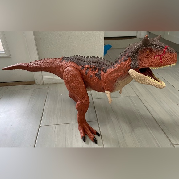 Mattel Jurassic World Camp Cretaceous Super Colossal Carnotaurus ‘Toro’ - Picture 2 of 10